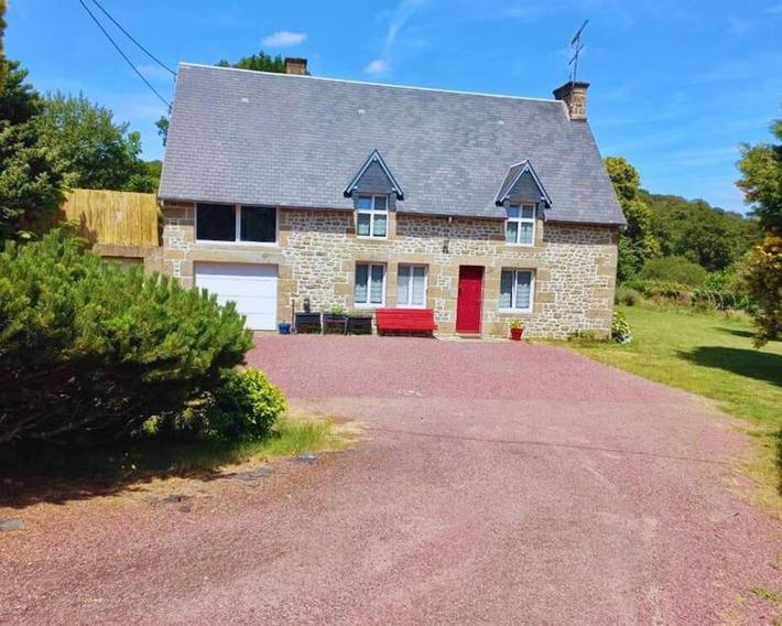 Gîte pour 10 personnes, avec jardin, adapté aux familles à Coulouvray-Boisbenâtre
