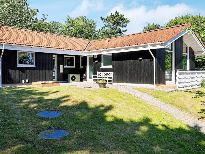 Ferienhaus für 12 Personen, mit Whirlpool und Terrasse sowie Garten und Pool an der Kattegat Küste