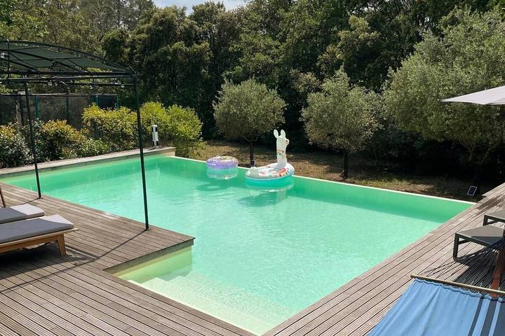 Maison de vacances pour 8 personnes, avec piscine ainsi que terrasse et jardin