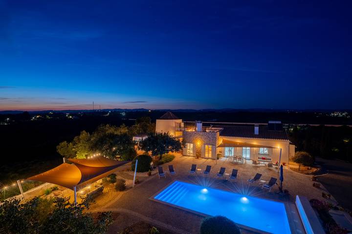 Ferienhaus für 10 Personen, mit Terrasse und Garten