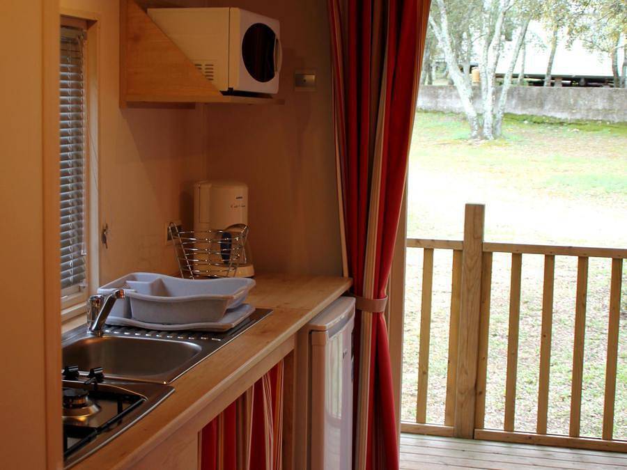 Camping Les chênes - Hébergement 4 personnes - Climatisée - 2 ch - 8,10 x 3.22m / Cigale, Grillon, Chardonnet, Mésange in Junas, Région de Nîmes
