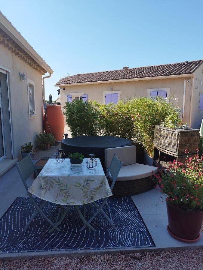 Appartement entier, Studio Apartment in Vacqueyras, Vaucluse