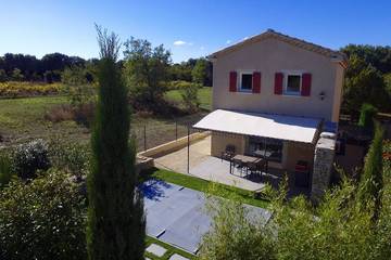 Cottage pour 4 personnes, avec terrasse et jardin à Grillon