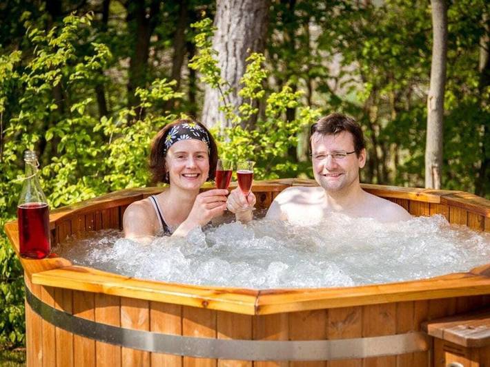 Ferienhaus für 5 Personen, mit Whirlpool und Terrasse sowie Garten und Pool