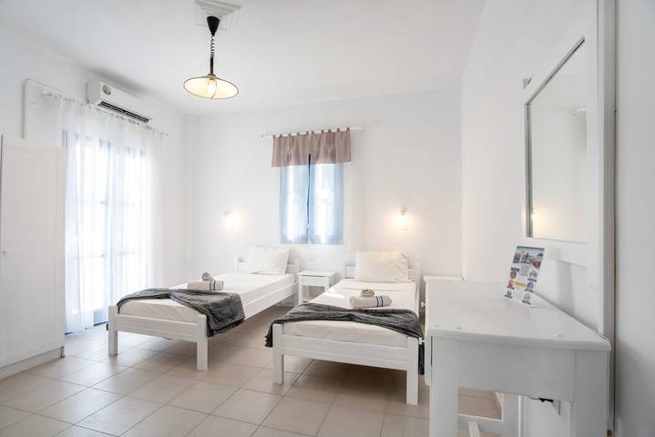 Apartment for 2 people, with balcony in Santorini