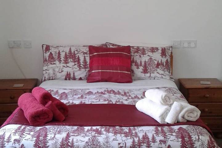 Ruhiger Rückzugsort, zwei Schlafzimmer, zwei Badezimmer (eins en-suite, ein Duschbad) in Pett, Ost Sussex