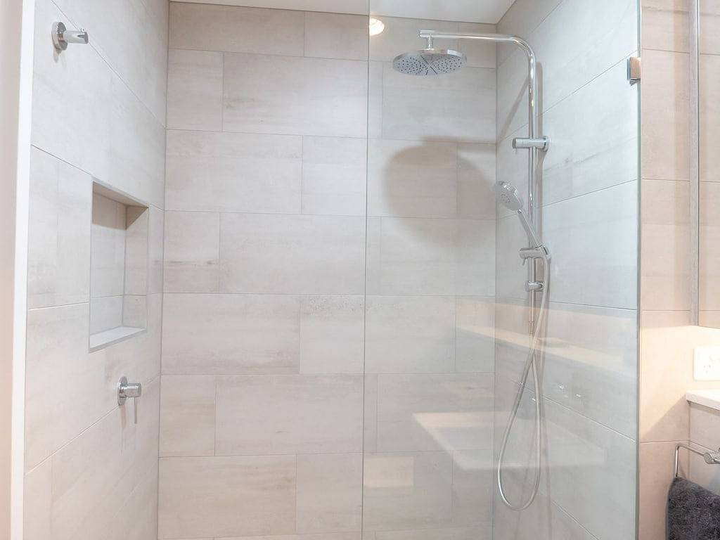 Ganze Wohnung, Situated above bustling First Avenue in Sawtell, this two bedroom apartment is a slice of luxury in Sawtell, New South Wales