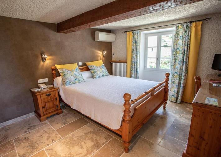 Hôtel pour 2 personnes, avec jardin ainsi que vue et piscine, adapté aux familles dans Port des Oursinières - 2