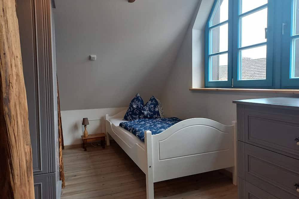 Entire apartment, Rental-Large-Mobility bath-Garden view-Bauernhaus Wohnung 2 in Laasow, Vetschau