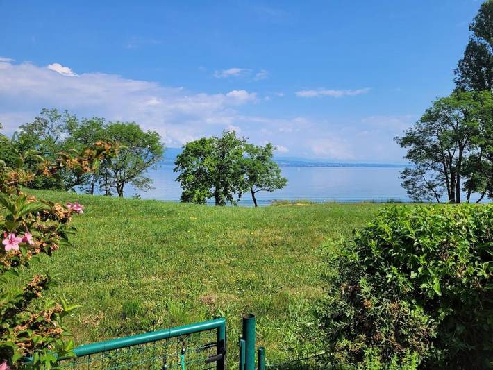 Gîte pour 2 personnes, avec Terrasse ainsi que Vue et Vue sur le lac dans Plage Champ de l'Eau