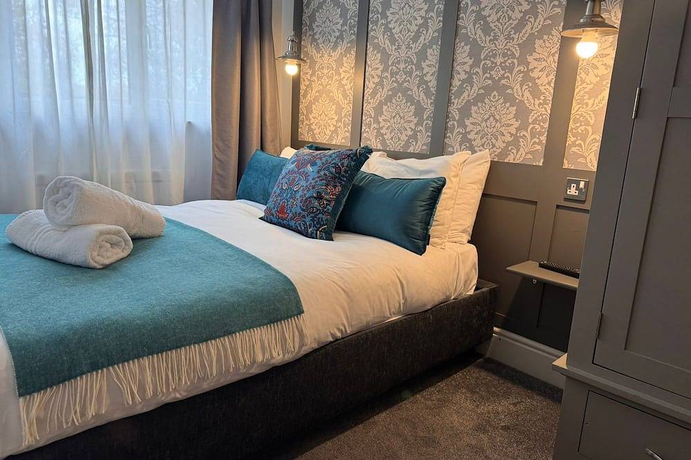 Double room / shared bathroom in Market Ward, Cambridge