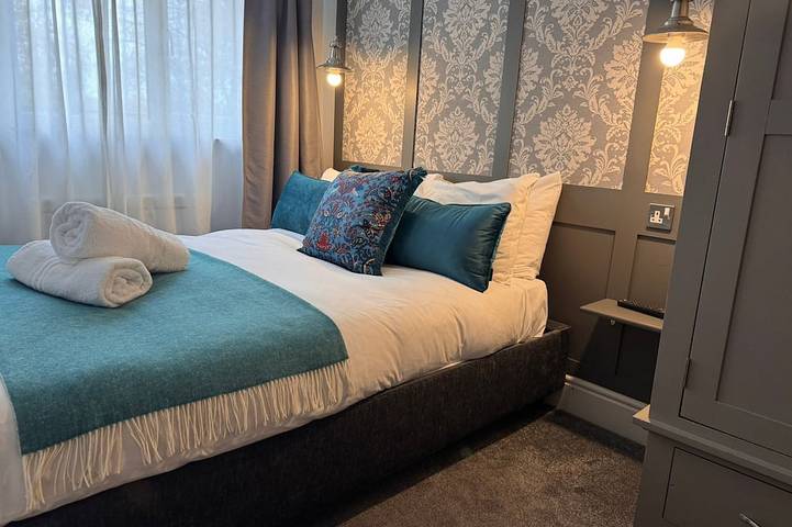Double room / shared bathroom in Market Ward, Cambridge