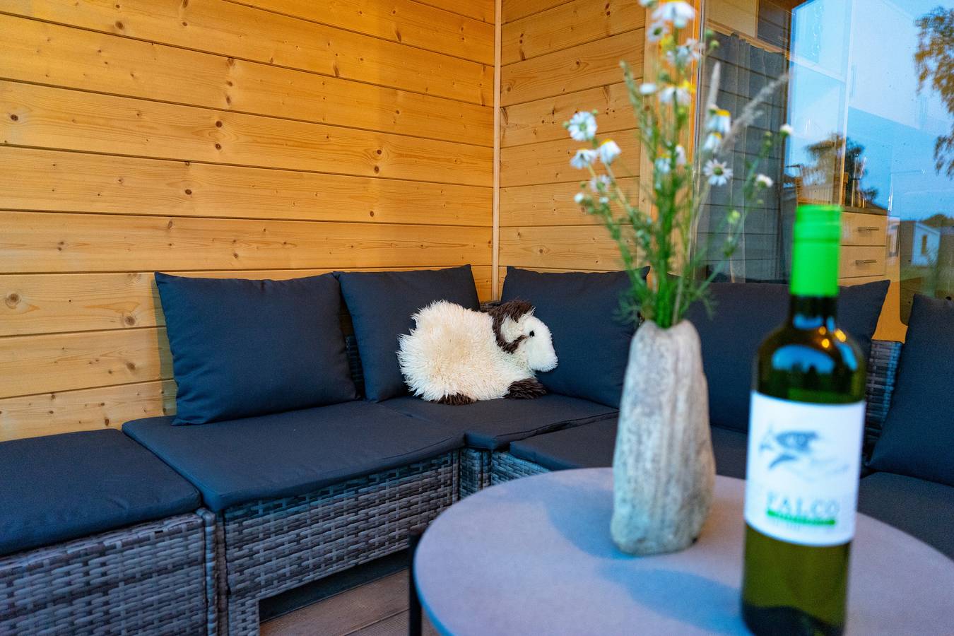 Kleinis Tiny House mit Kamin (bis 4 Pers. in Bleckede, Mecklenburgisches Elbetal