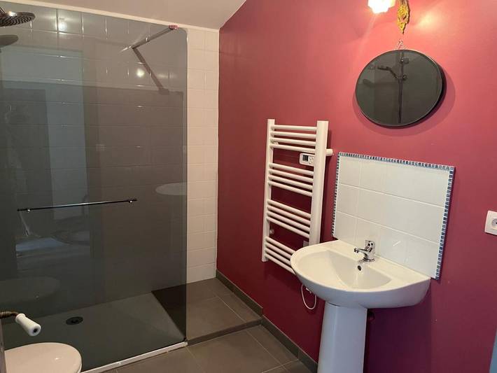 Location de vacances pour 8 personnes, avec piscine ainsi que vue et jardin à Brousses-et-Villaret - 4