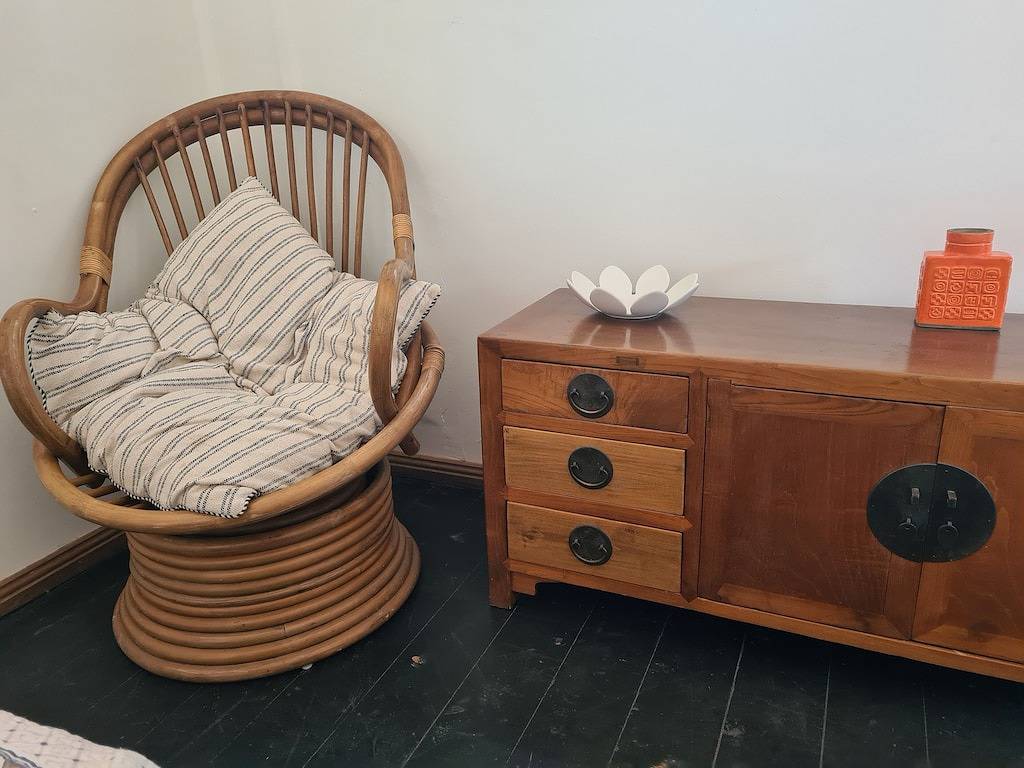 Private cottage, dog friendly, close to beach, shops, bush walks, fishing, more in Ettalong Beach, New South Wales