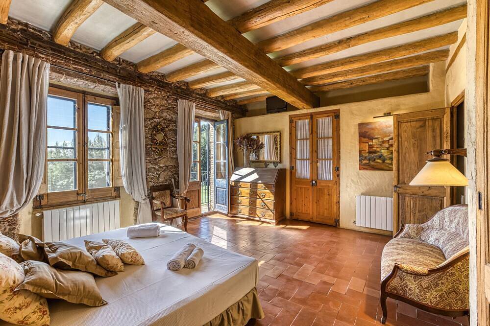 Villa 'Romana Restaurada Entre' con vistas a la montaña, piscina privada y Wi-Fi in Arbucias, Provincia de Gerona