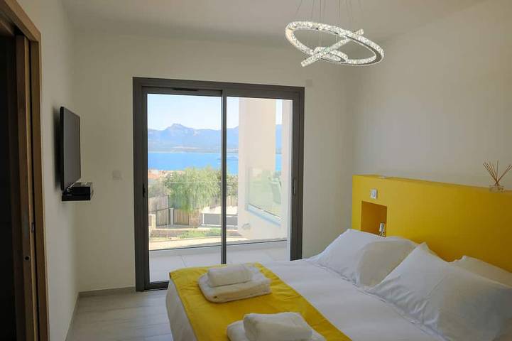 Villa d' Architecte Avec Superbe vue sur la Baie de Calvi, Entre mer et Montagne in Calvi, Calvi region