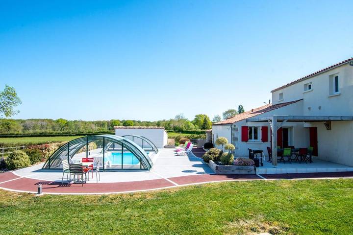 Location de vacances pour 12 personnes, avec jardin ainsi que piscine et vue à Mervent - 2