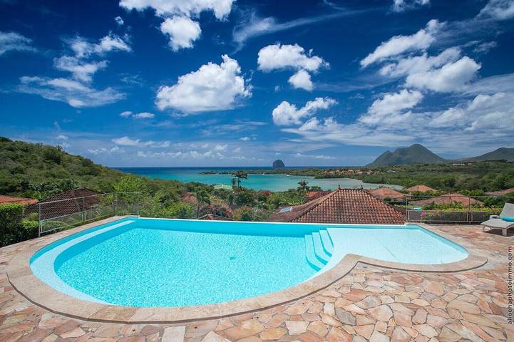 Beach rental for 8 people, with yard in the Caribbean