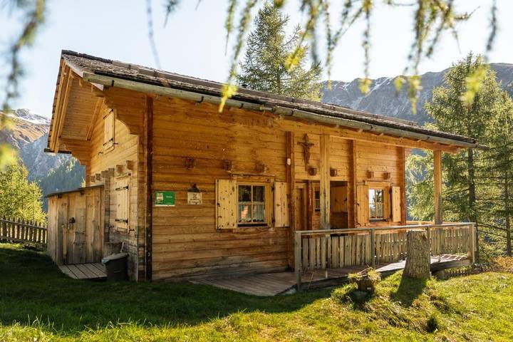 Ferienhaus für 6 Personen, mit Balkon und Terrasse sowie Garten und Ausblick