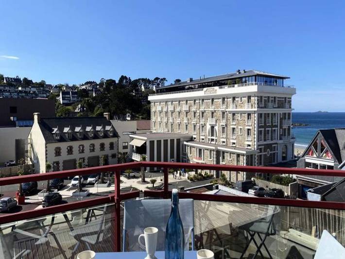 Gîte pour 4 personnes, avec terrasse et jardin, adapté aux familles dans Casino de Perros-Guirec - 2
