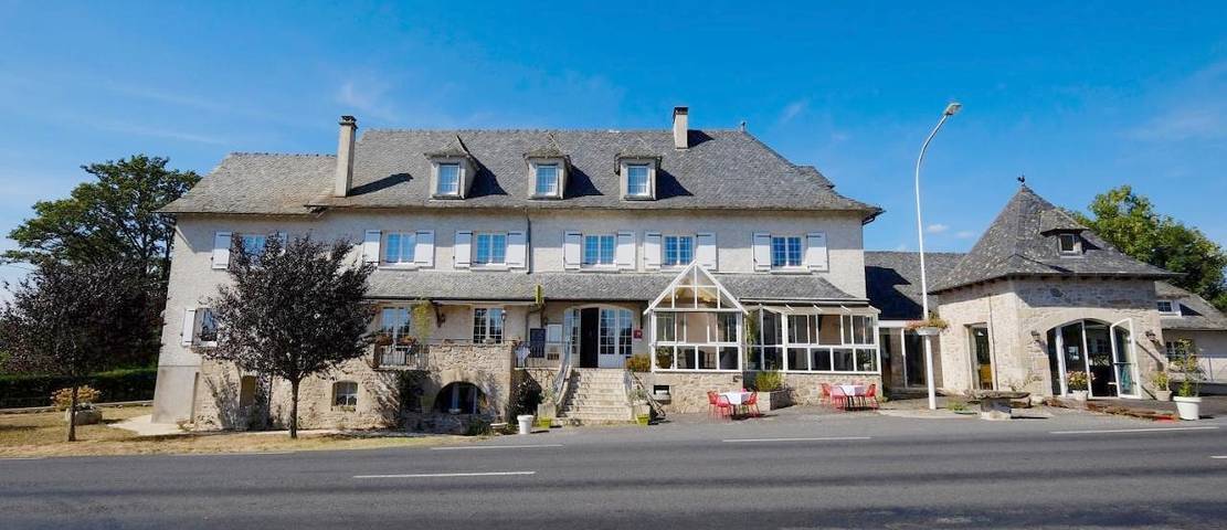 Hôtel pour 2 personnes, avec terrasse ainsi que piscine et jardin, animaux acceptés
