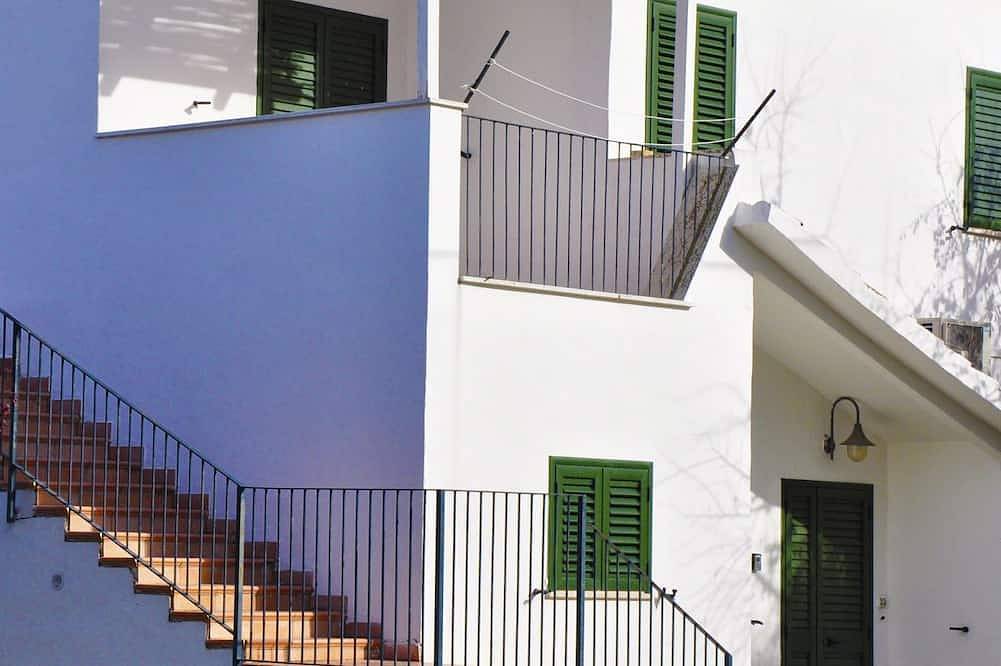 Rainbow Houses – Red House  Mare, Campagna e Relax in Pisticci, Gulf of Taranto