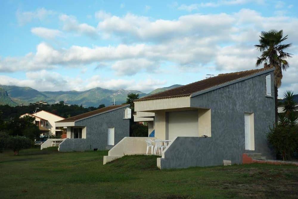 Entire apartment, Residence Marea, studio with terrace in Moriani-Plage, Corte region