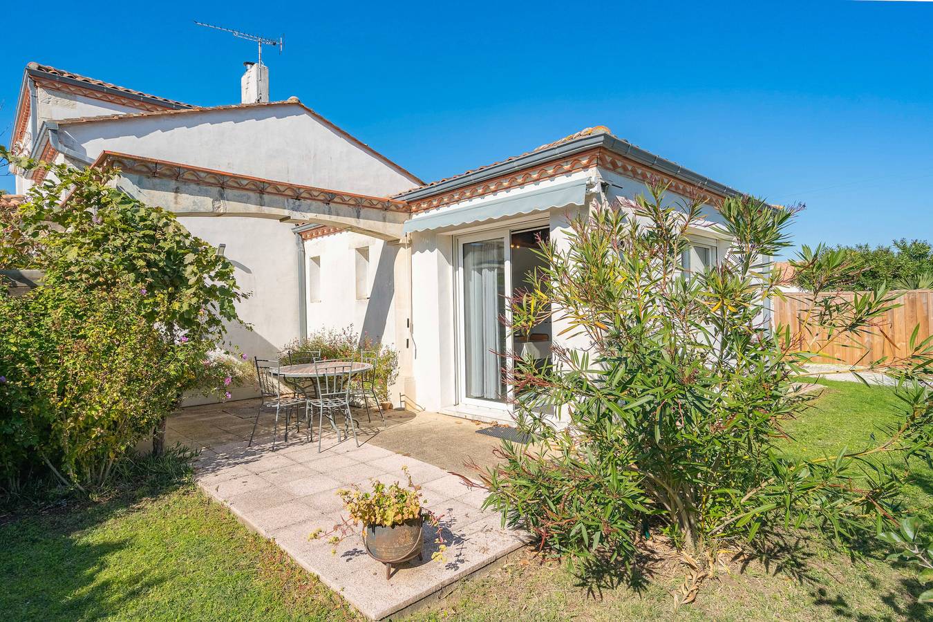 Entire studio, Villa Bleu Océan – The Cordouan Studio in Vaux-sur-Mer, Côte de Beauté