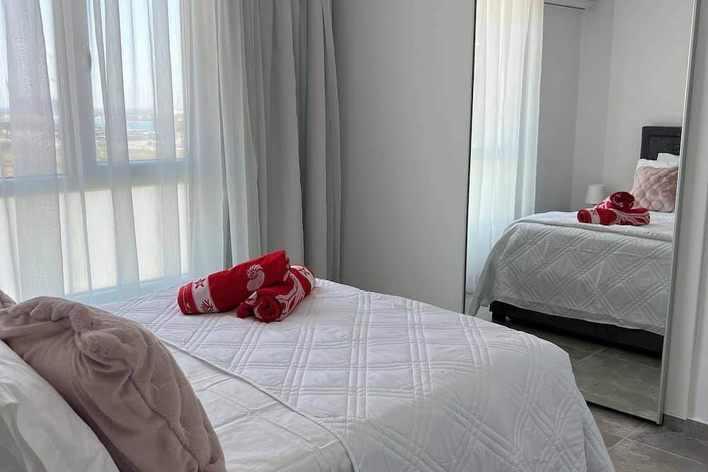 Ganze Wohnung, Sea view apartment with Wifi, Ac in amazing location in Larnaca in Larnaka, Larnaca Bezirk