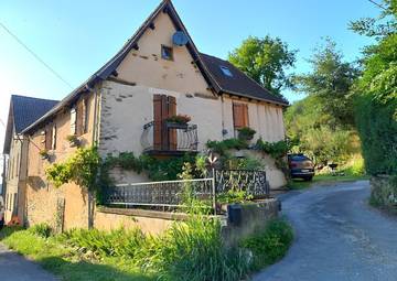 Gîte pour 8 personnes, avec terrasse à Gagnac-sur-Cère