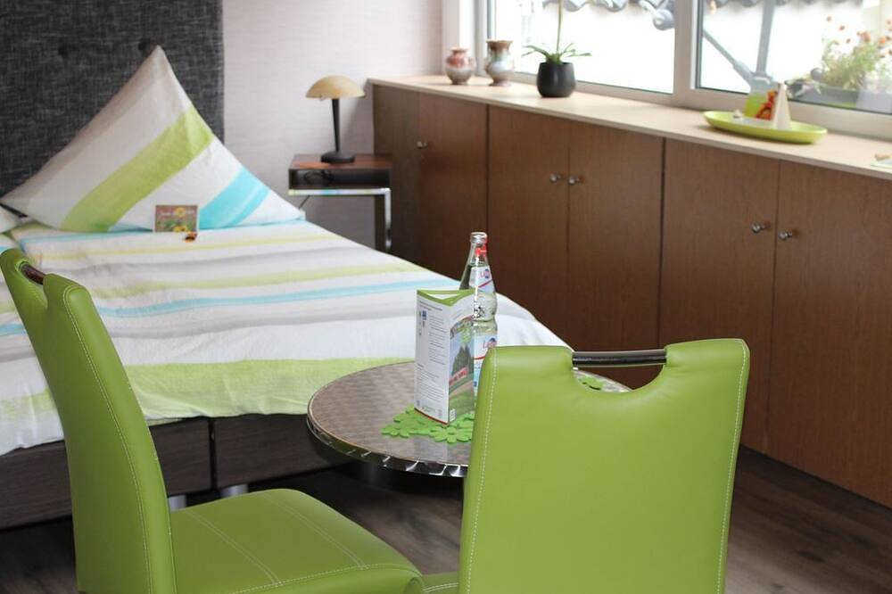 Ganze Wohnung, Ferienwohnung Schwamborn - 2-Bett-Ferienwohnung, Studio in Zülpich, Eifel (Nordrhein-Westfalen)