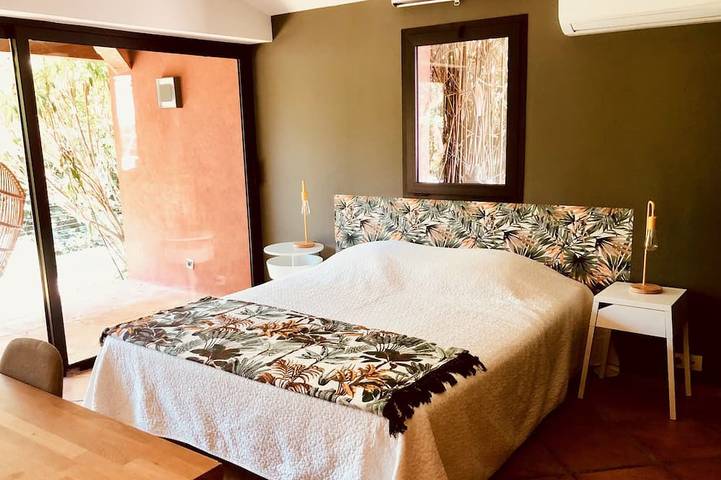 Location de vacances pour 8 personnes, avec jacuzzi et jardin, animaux acceptés à Cuers - 2