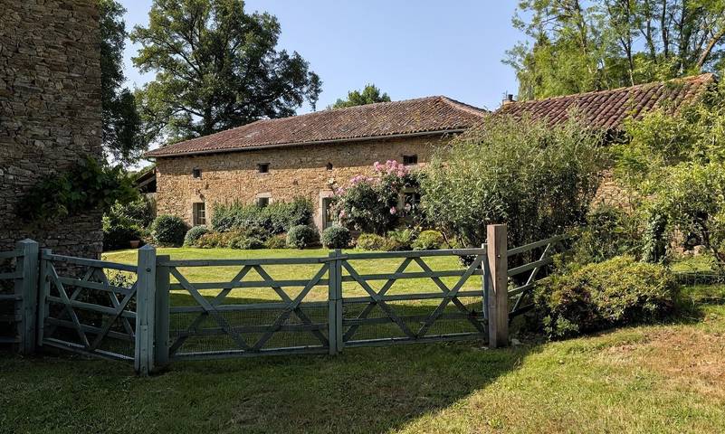 Gîte pour 10 personnes, avec piscine et jardin