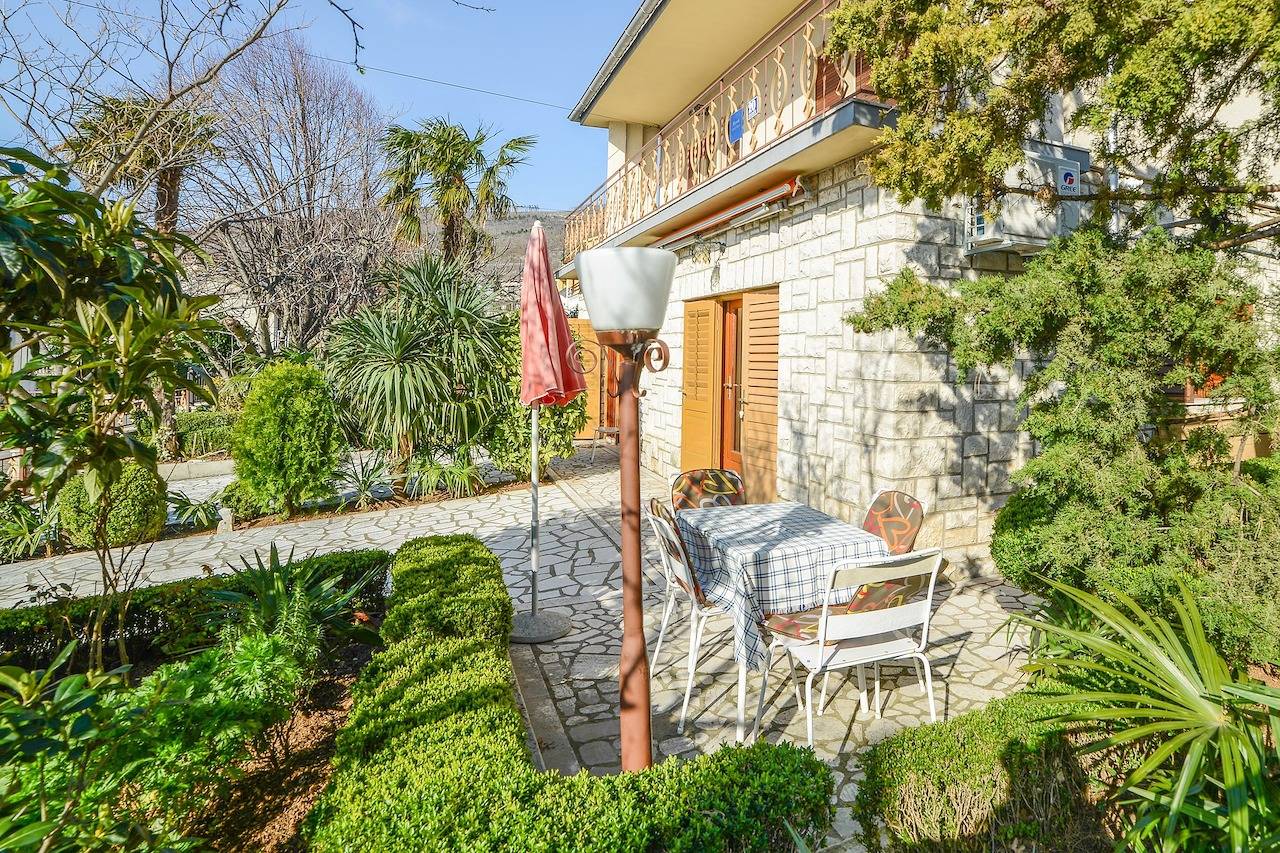 Ganze Wohnung, Studio Apartment Antic A1 mit Terrasse in Selce in Selce, Primorje-Gorski Kotar