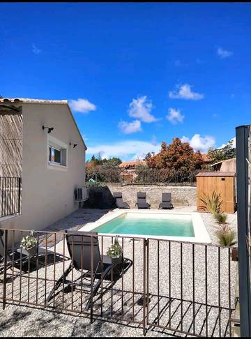 Cottage pour 6 personnes, avec jardin et terrasse à Puyméras