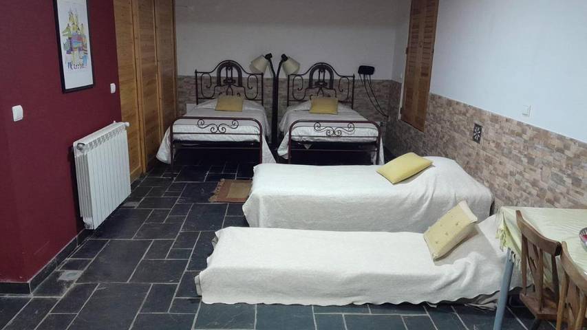 Gîte pour 2 personnes, avec terrasse ainsi que piscine et jardin à Seia - 2