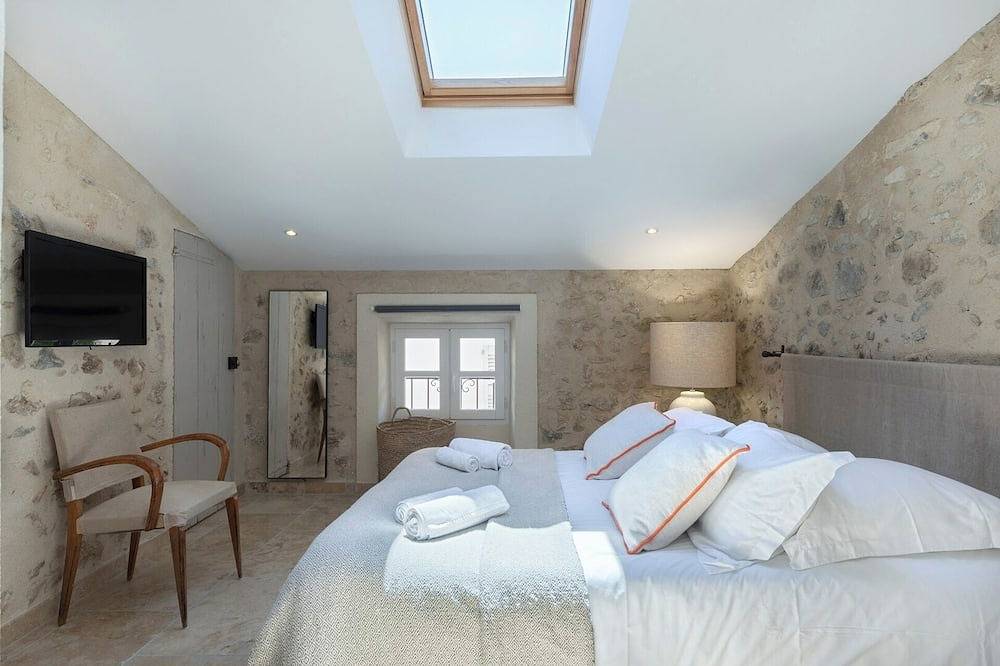 Apartamento entero, Dúplex-De Lujo-1er étage-Vista a la Calle-Baño con ducha in Valbonne, Region de Cannes