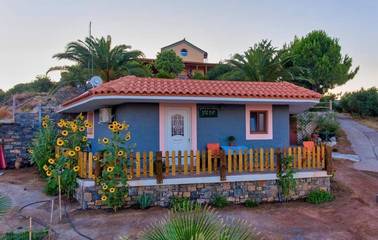 Gîte pour 3 personnes, avec balcon ainsi que vue et jardin dans Palekastron