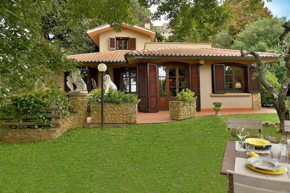 Villa mit Pool, umzäunten Garten und wunderschönem Meerblick in Casale Marittimo, Etruskische Küste