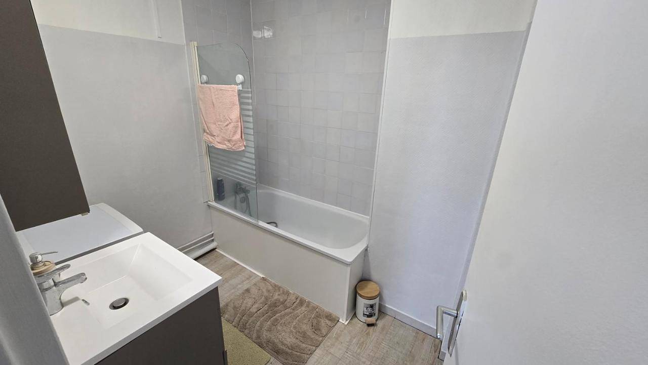 Appartement entier, Appartement proche Lille in Mons-en-Barœul, Région de Lille