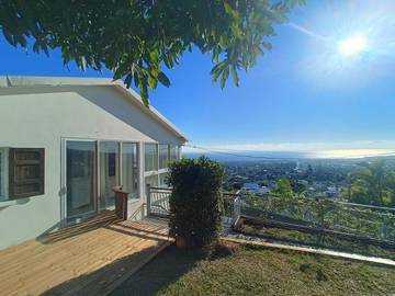 Location de vacances pour 4 personnes, avec vue ainsi que jardin et terrasse dans La Bretagne