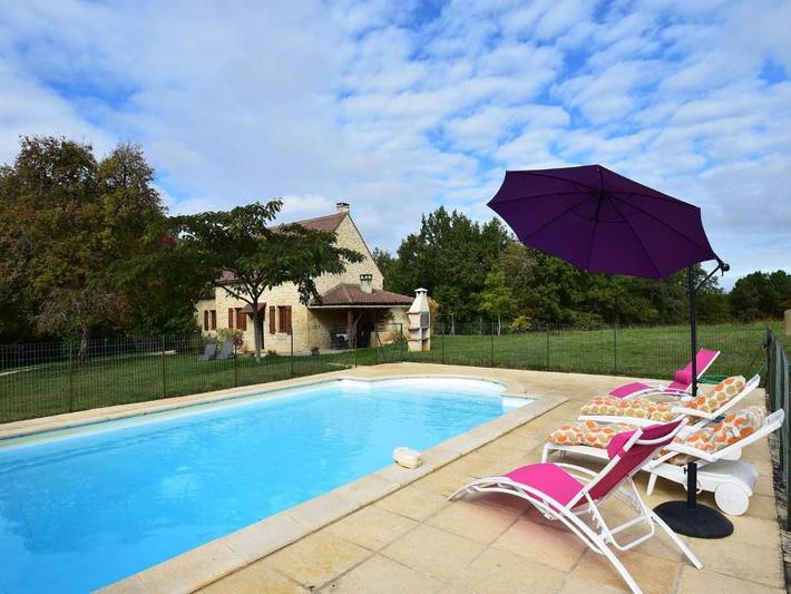 Location de vacances pour 7 personnes, avec Terrasse ainsi que Jardin et Piscine à Uzech