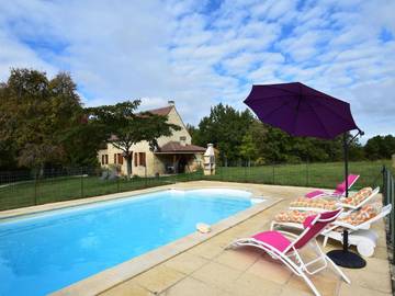 Gîte pour 7 personnes, avec jardin ainsi que terrasse et piscine à Uzech