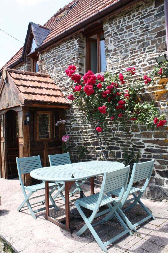 Location de vacances pour 8 personnes, avec Terrasse ainsi que Jardin et Vue à Bernières-le-Patry