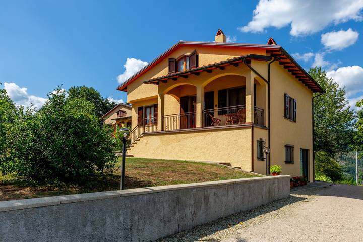 Villa für 8 Personen, mit Balkon und Garten in Talla