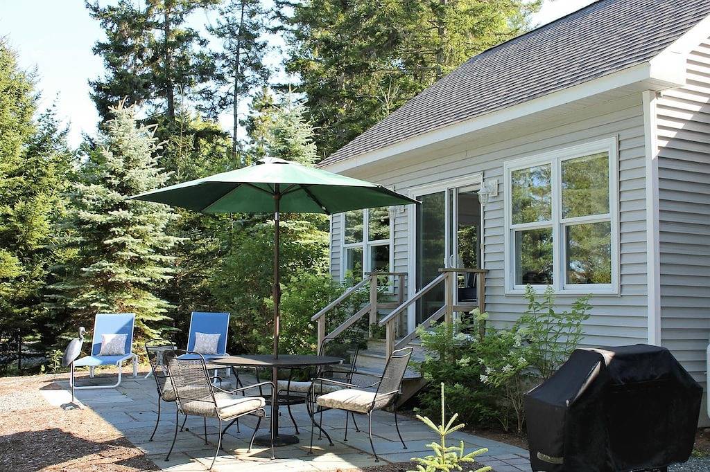 Romantic Waterfront Cottage w/ Private Beach & Fire Pit in Hancock County