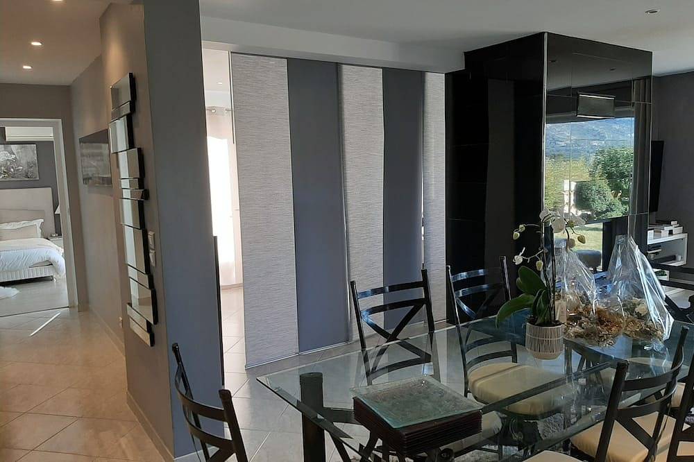 Beautiful air-conditioned villa with jacuzzi pool, large, quiet property with trees. in Belgodère, Calvi und Umgebung
