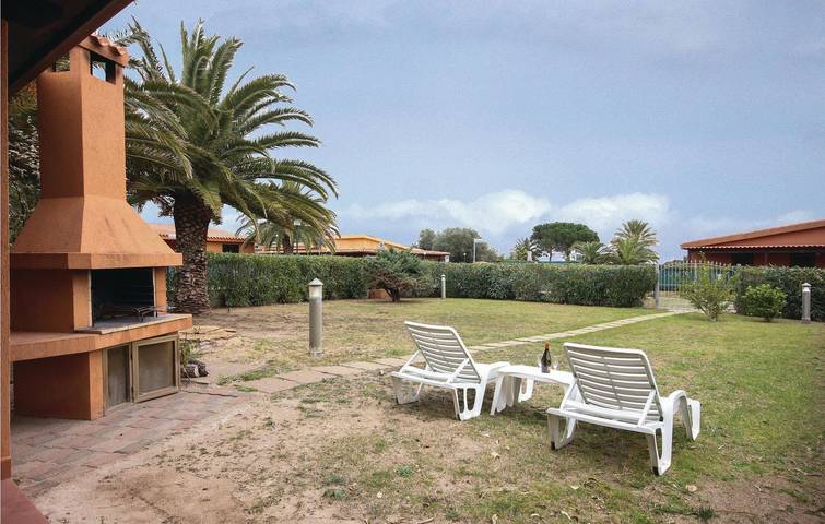 A 200 m dalla spiaggia di Costa Rei: WiFi, Letto matrimoniale, Cucina, Giardino. in Costa Rei, Muravera