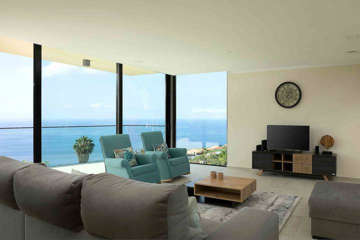 Location de vacances pour 8 personnes, avec Terrasse et Jardin ainsi que Piscine et Vue dans Estreito da Calheta - 3